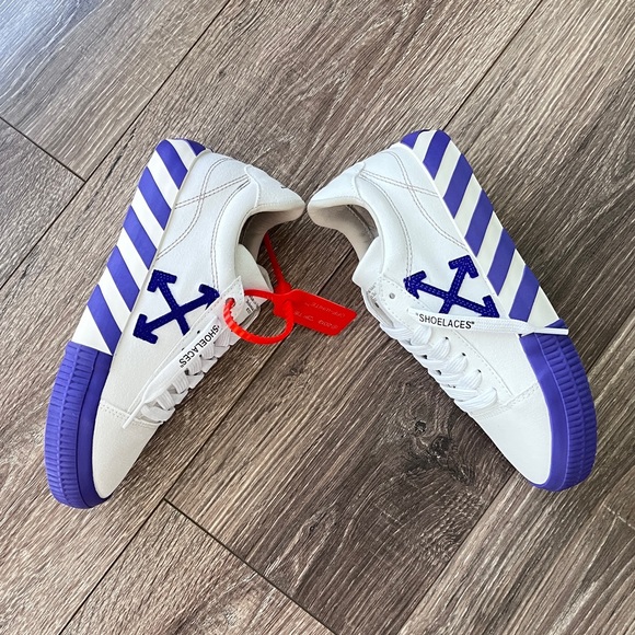 Off-White Shoes - NIB Off-White Arrow Low-Top Canvas Sneakers